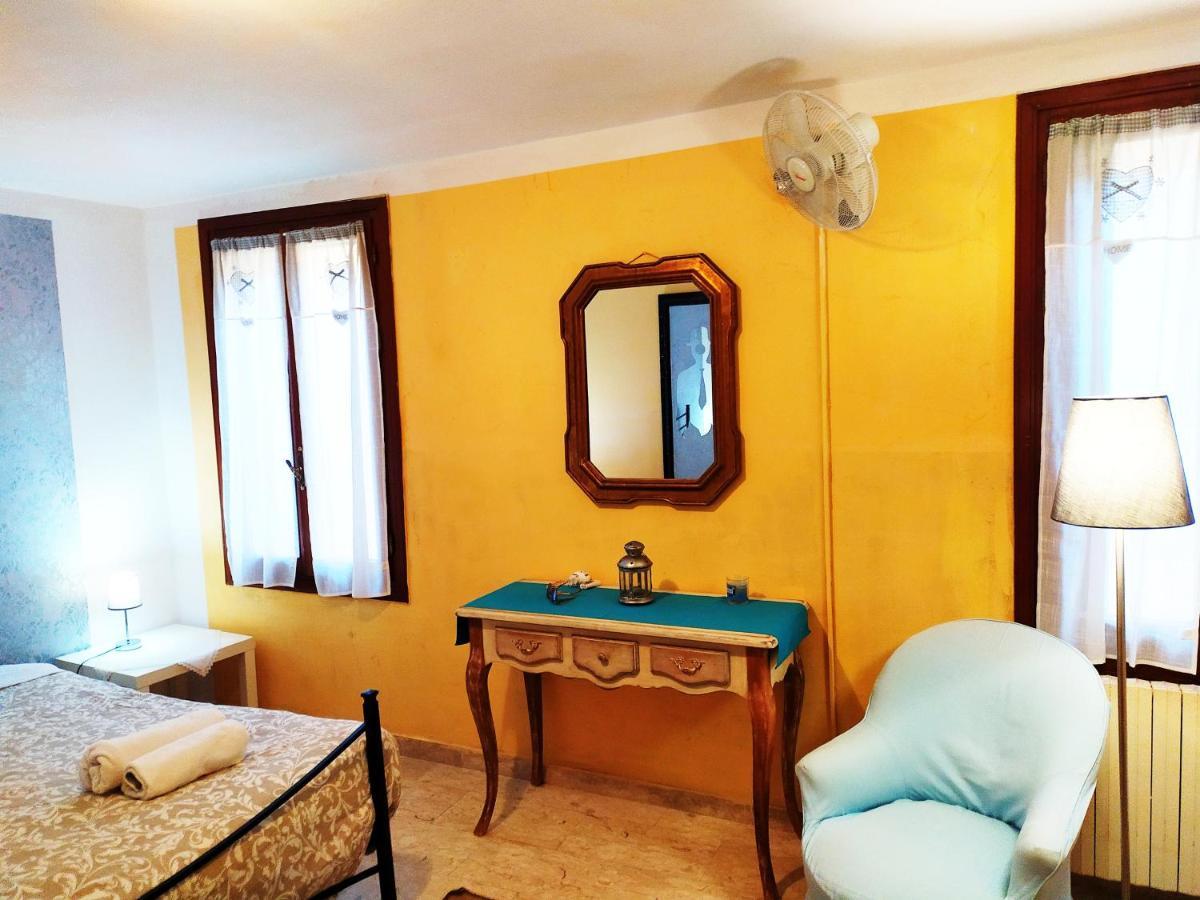 فندق Two Steps From Rialto Bridge البندقية المظهر الخارجي الصورة