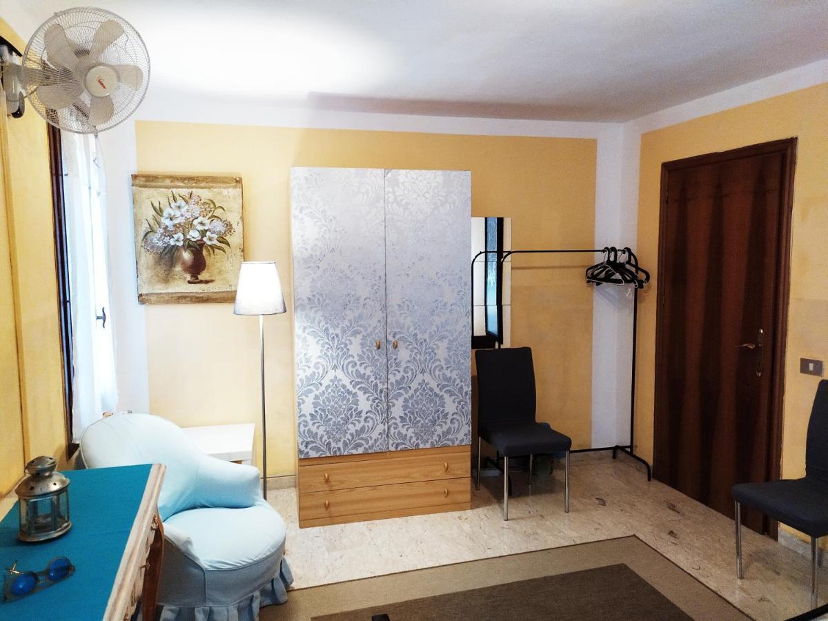 فندق Two Steps From Rialto Bridge البندقية المظهر الخارجي الصورة