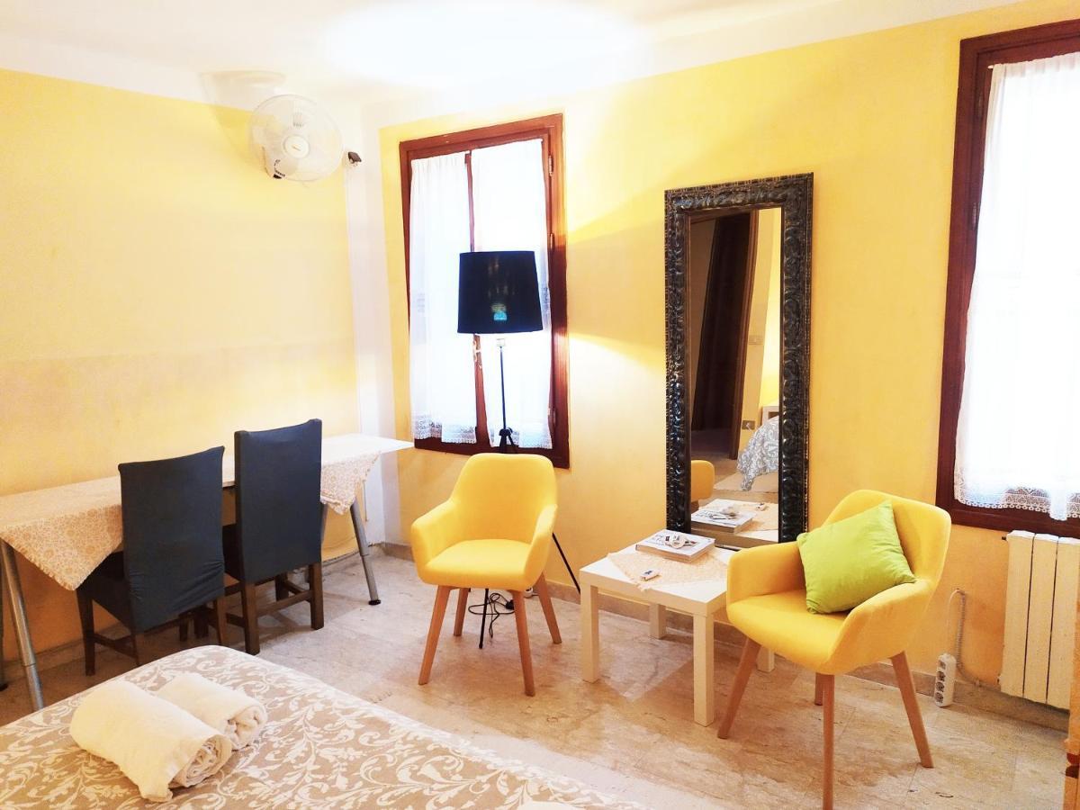 فندق Two Steps From Rialto Bridge البندقية المظهر الخارجي الصورة