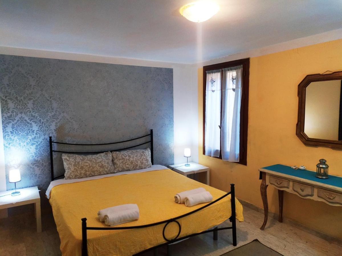 فندق Two Steps From Rialto Bridge البندقية المظهر الخارجي الصورة