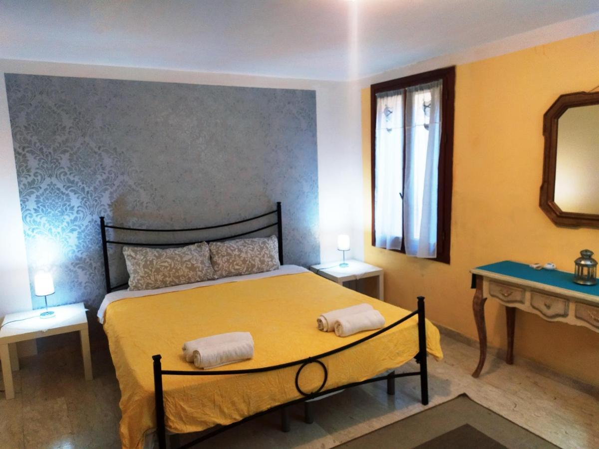فندق Two Steps From Rialto Bridge البندقية المظهر الخارجي الصورة